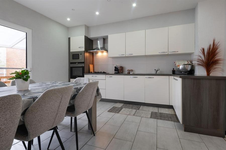Maison à vendre à DENDERWINDEKE € 375.000 — free download